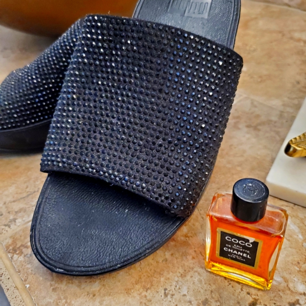 FIT FLOP Black Rhinestone SANDALS 6M